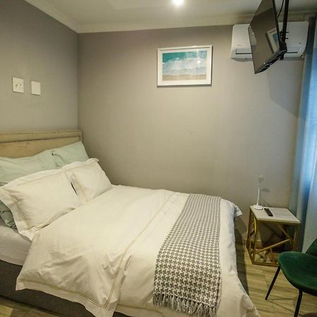 Cozier Glitz Villa Cape Town Exterior foto