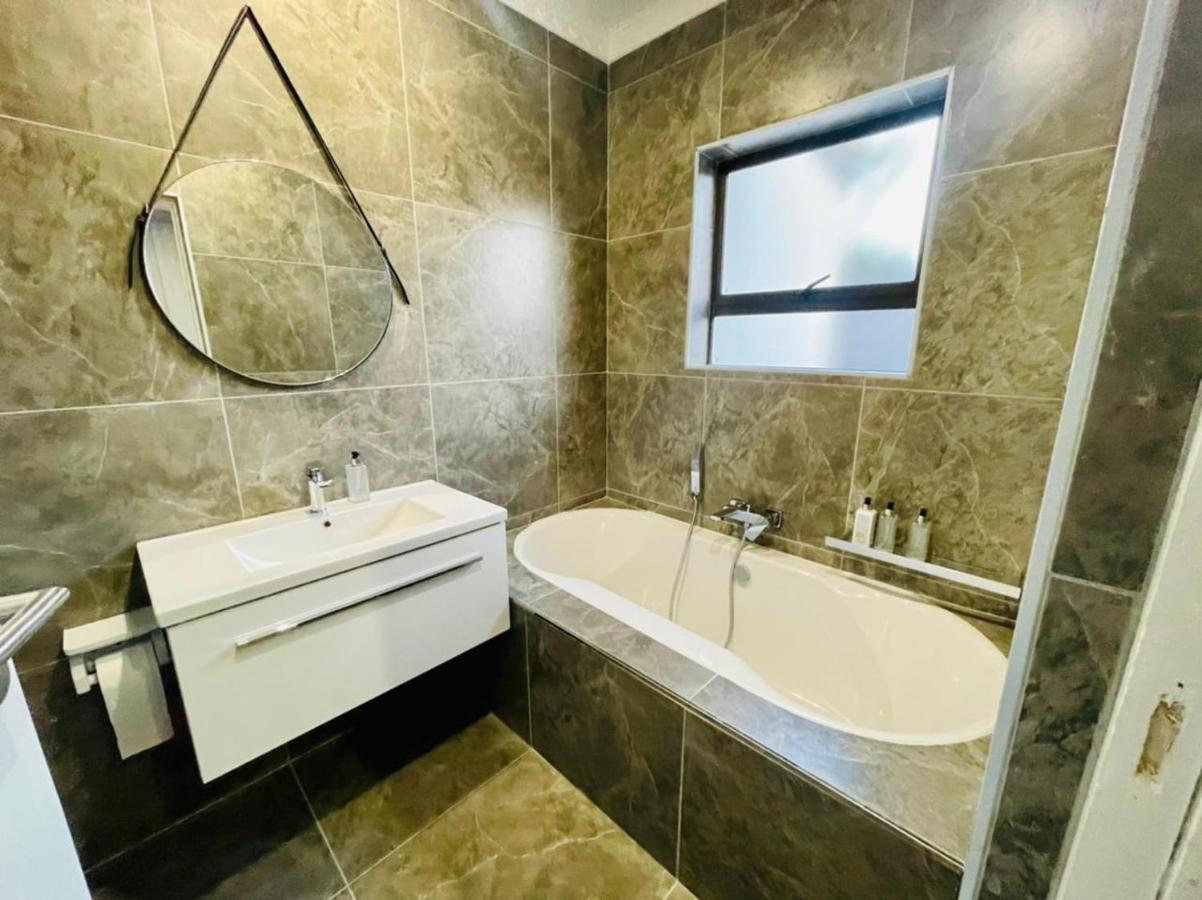 Cozier Glitz Villa Cape Town Exterior foto