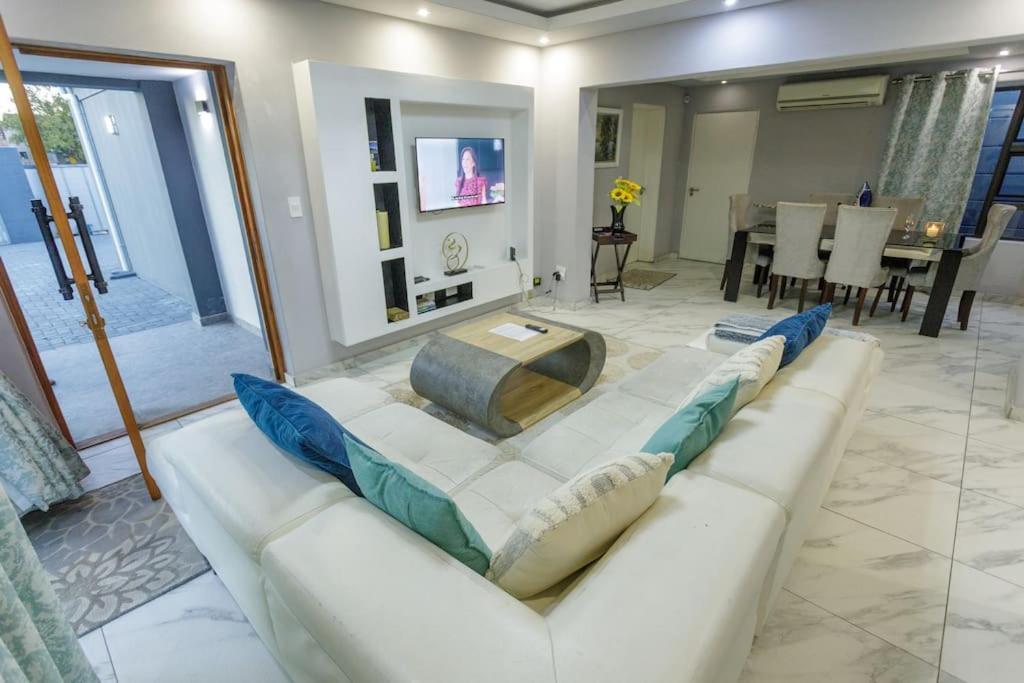 Cozier Glitz Villa Cape Town Exterior foto