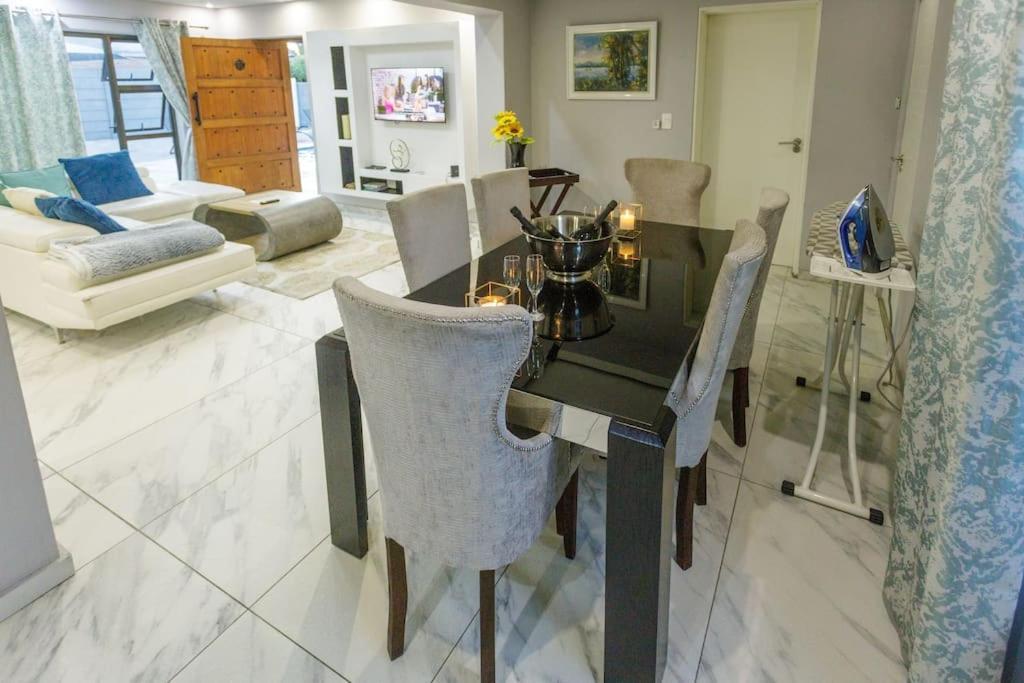 Cozier Glitz Villa Cape Town Exterior foto