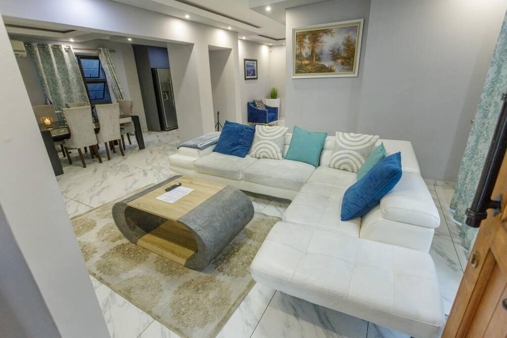 Cozier Glitz Villa Cape Town Exterior foto